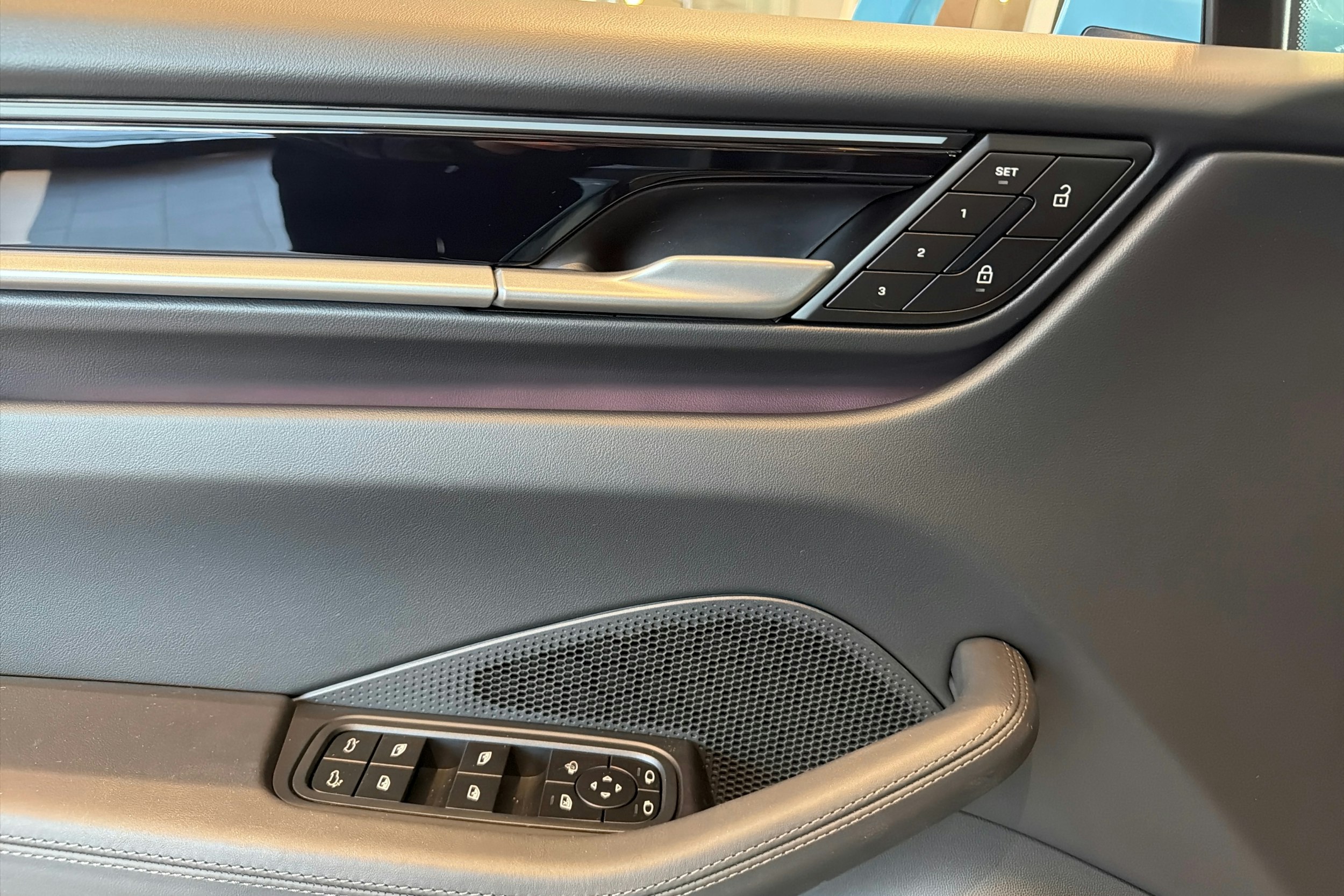 sininen Porsche Macan 2026 kuva 20.