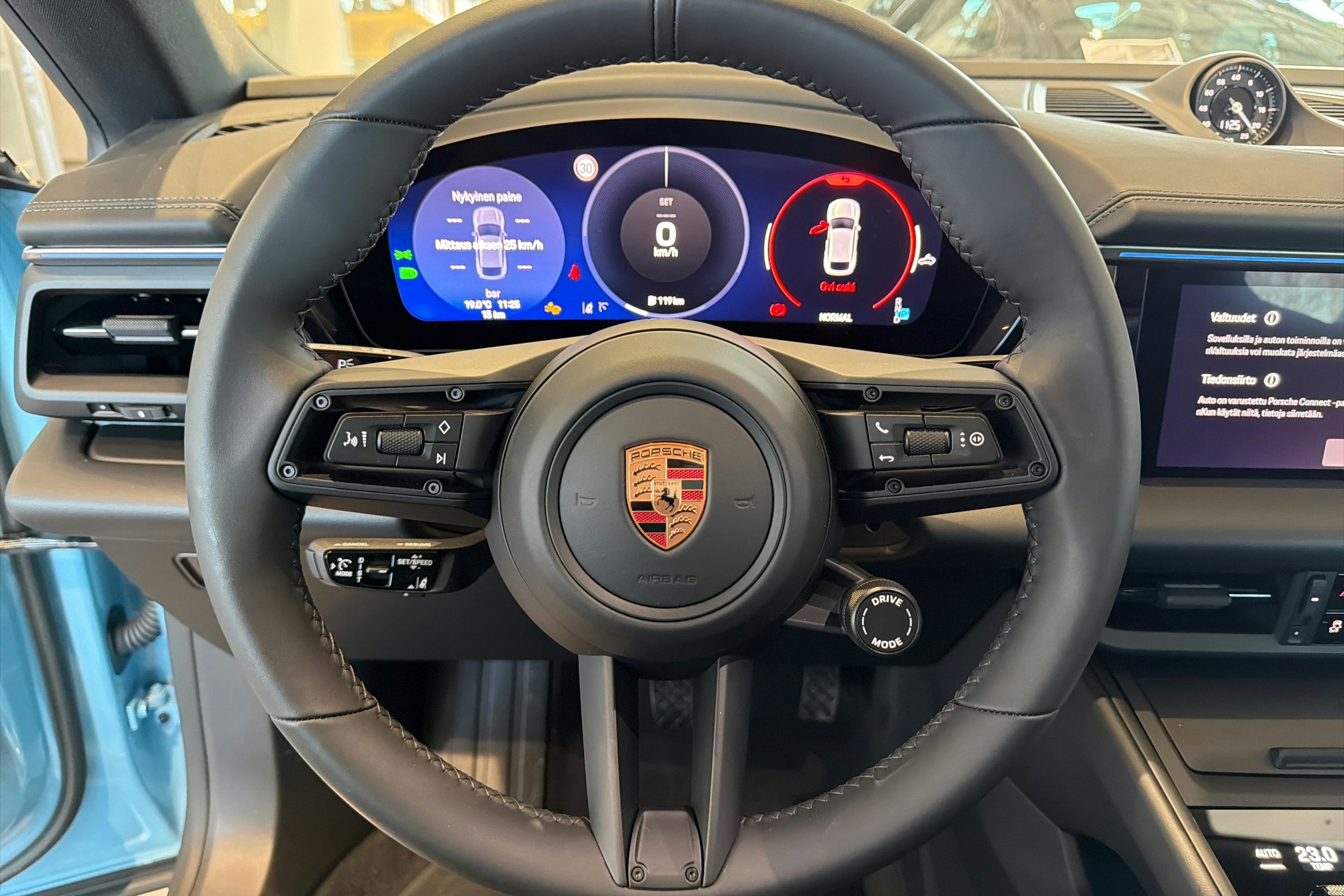 sininen Porsche Macan 2026 kuva 22.