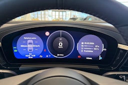 sininen Porsche Macan 2026 kuva 23.