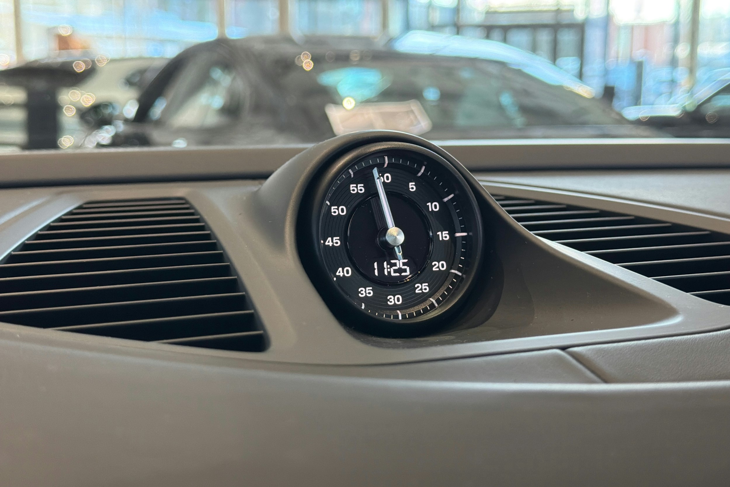 sininen Porsche Macan 2026 kuva 26.