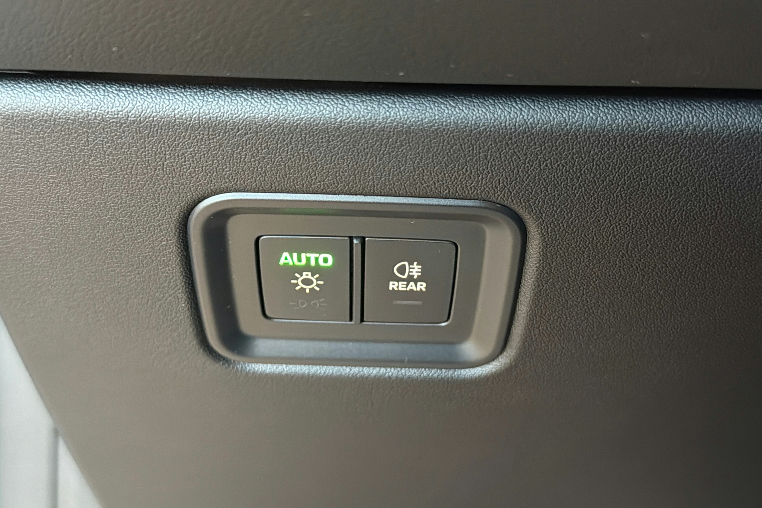 sininen Porsche Macan 2026 kuva 29.