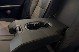 sininen Porsche Macan 2026 kuva 34.