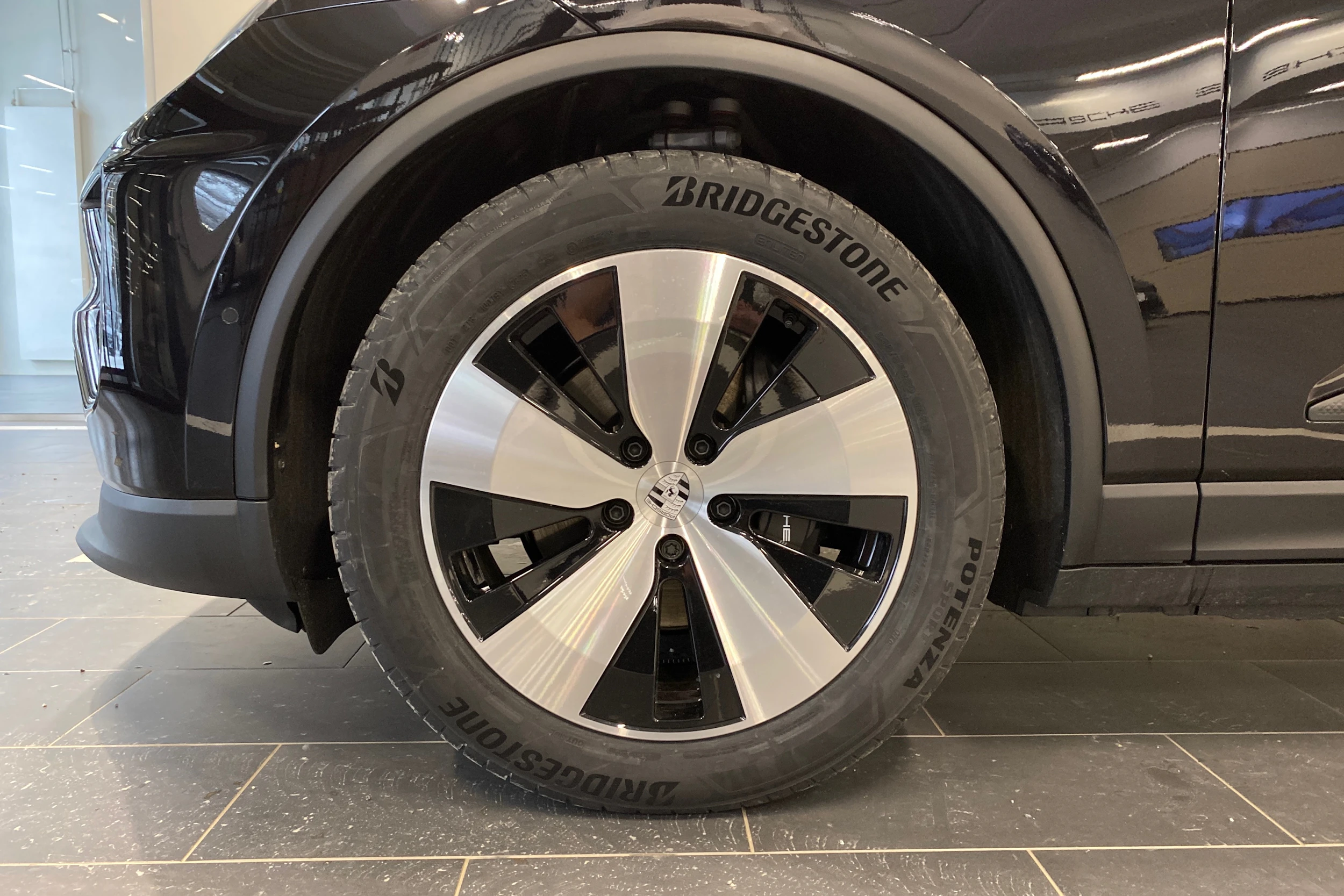 musta Porsche Macan 2026 kuva 8.