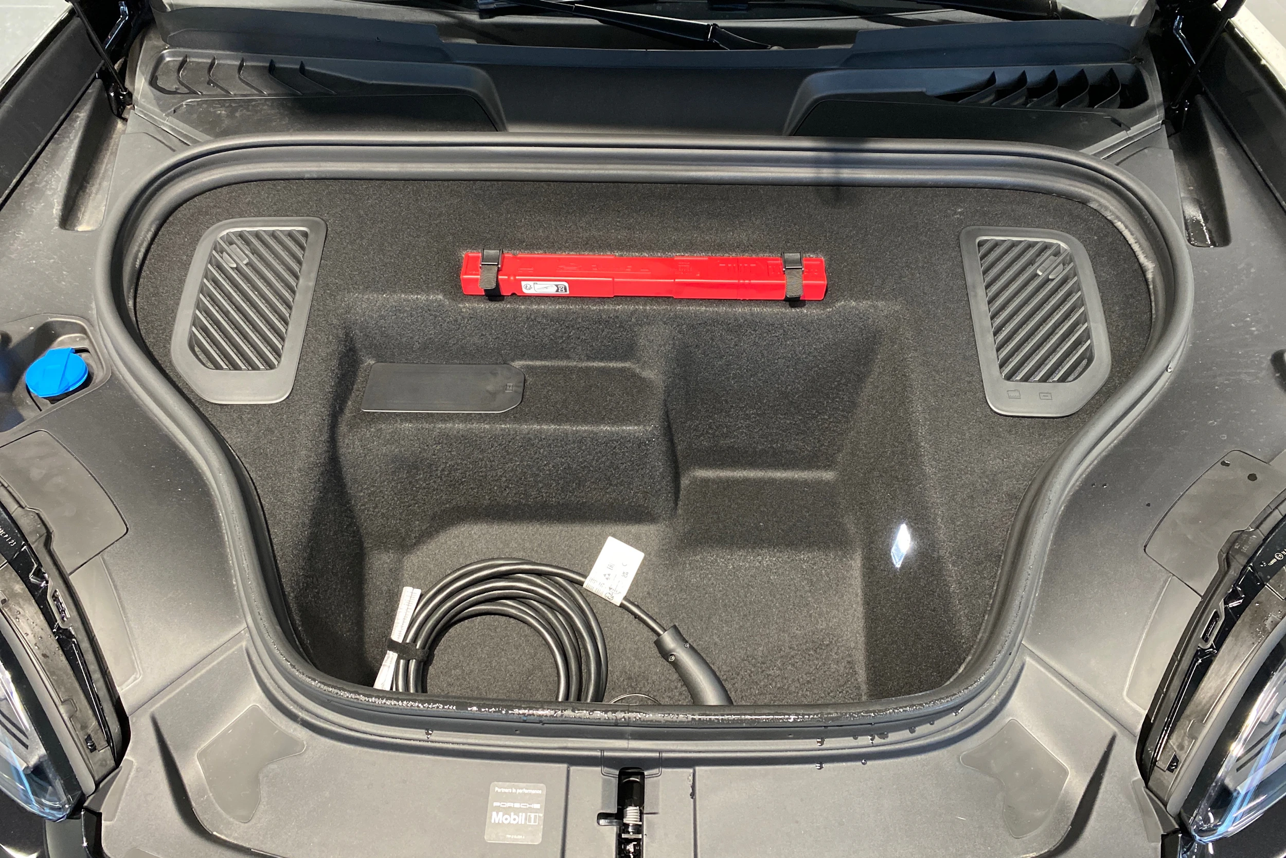 musta Porsche Macan 2026 kuva 12.