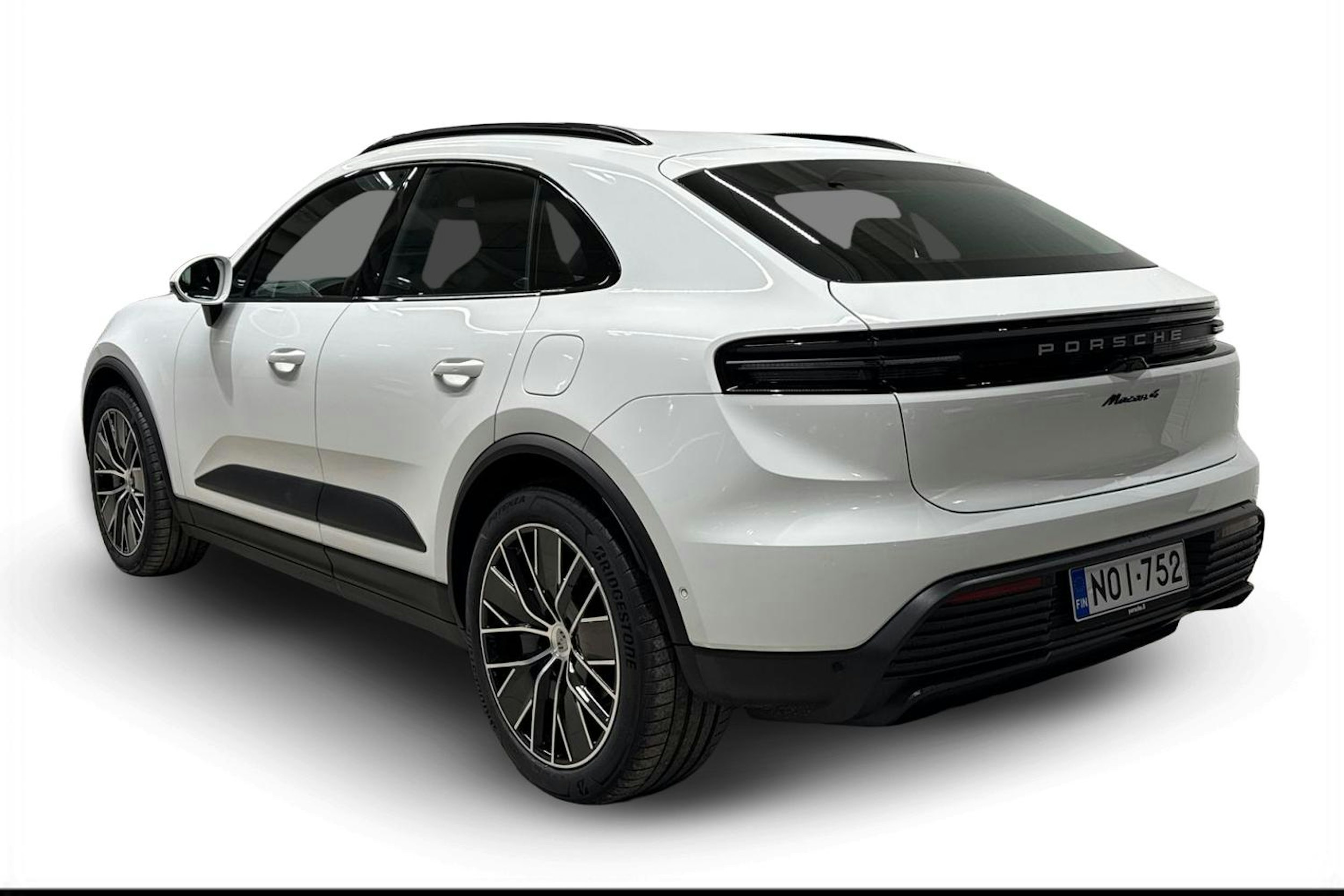 valkoinen Porsche Macan 2026 kuva 2.