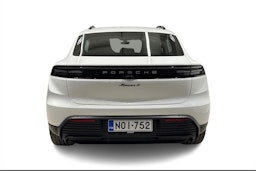 valkoinen Porsche Macan 2026 kuva 3.