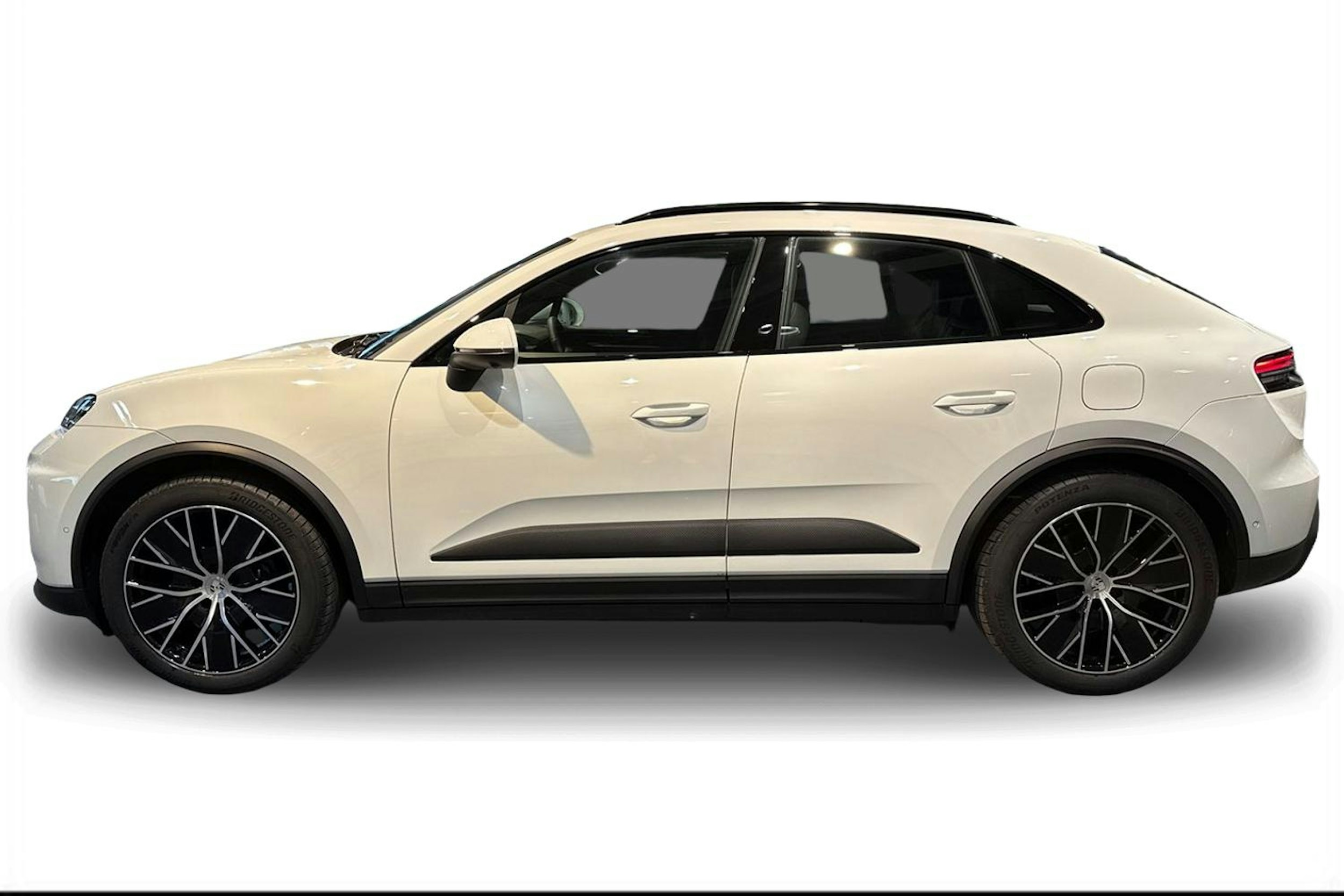 valkoinen Porsche Macan 2026 kuva 5.