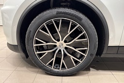 valkoinen Porsche Macan 2026 kuva 10.