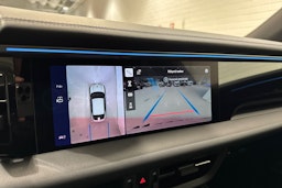 valkoinen Porsche Macan 2026 kuva 16.