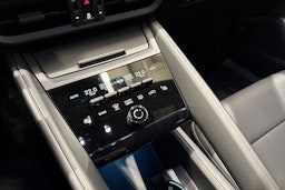 valkoinen Porsche Macan 2026 kuva 17.