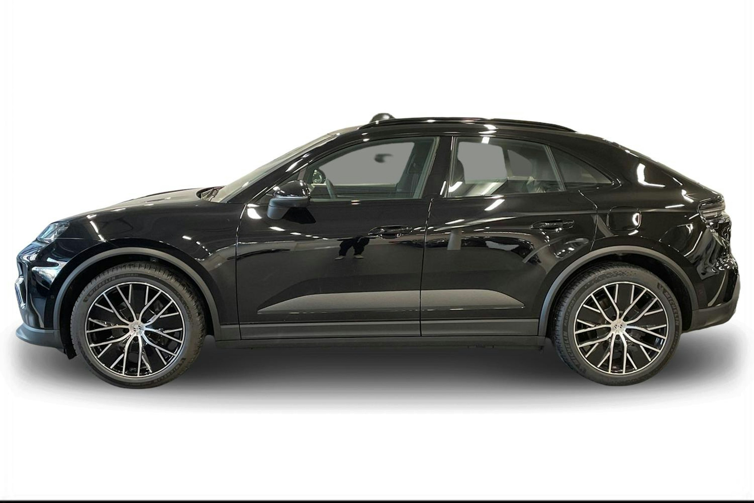 met. musta Porsche Macan 2026 kuva 5.