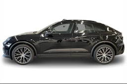 met. musta Porsche Macan 2026 kuva 5.