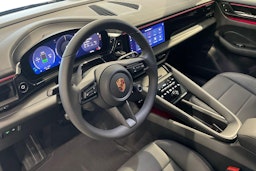 met. musta Porsche Macan 2026 kuva 6.