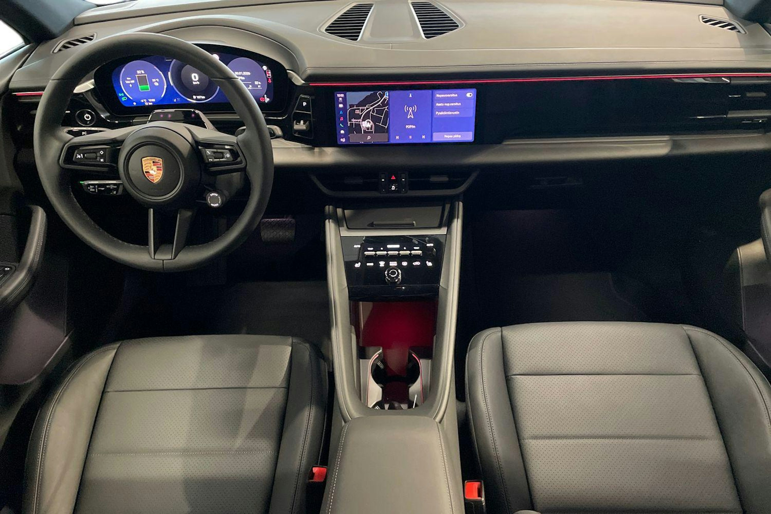 met. musta Porsche Macan 2026 kuva 7.