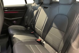 met. musta Porsche Macan 2026 kuva 8.