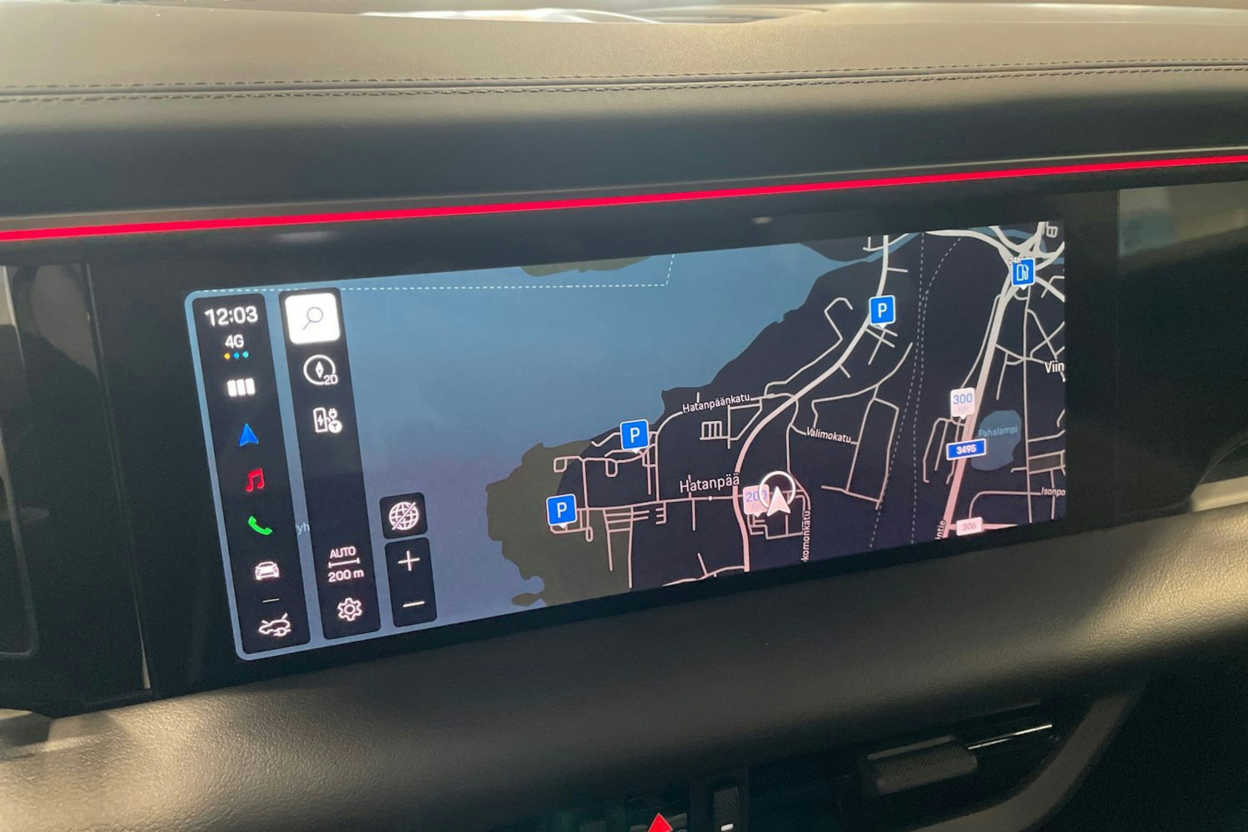 met. musta Porsche Macan 2026 kuva 11.