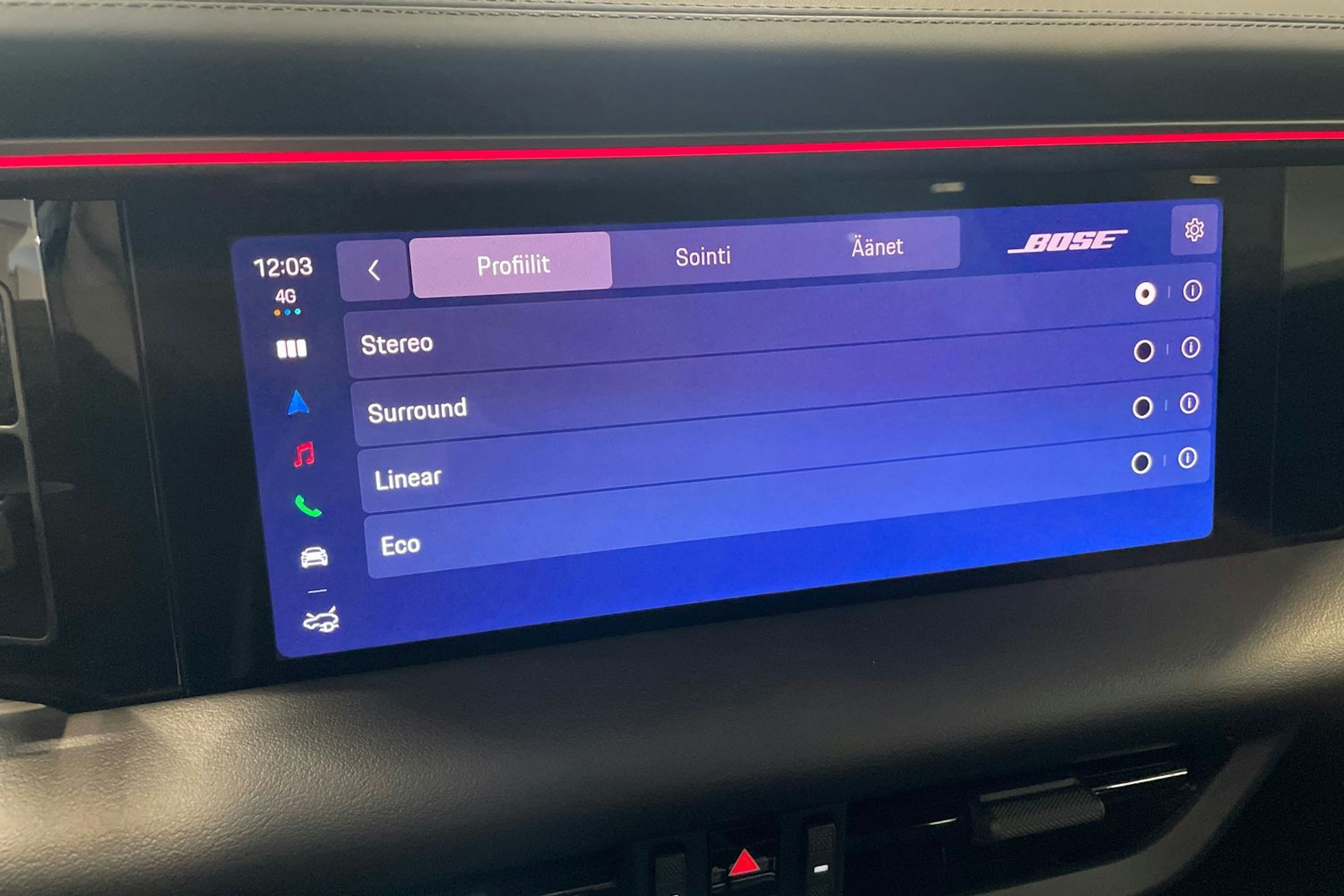 met. musta Porsche Macan 2026 kuva 12.