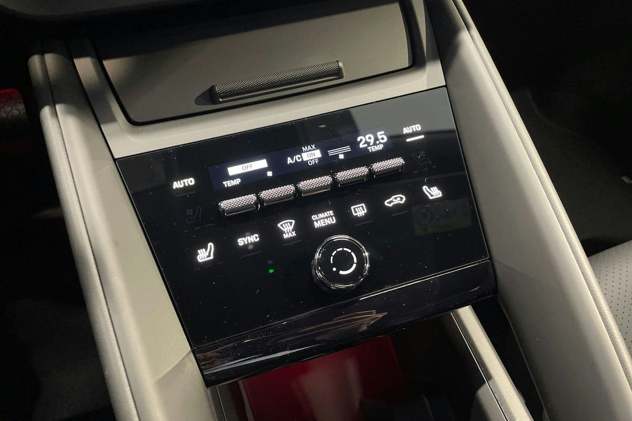 met. musta Porsche Macan 2026 kuva 16.