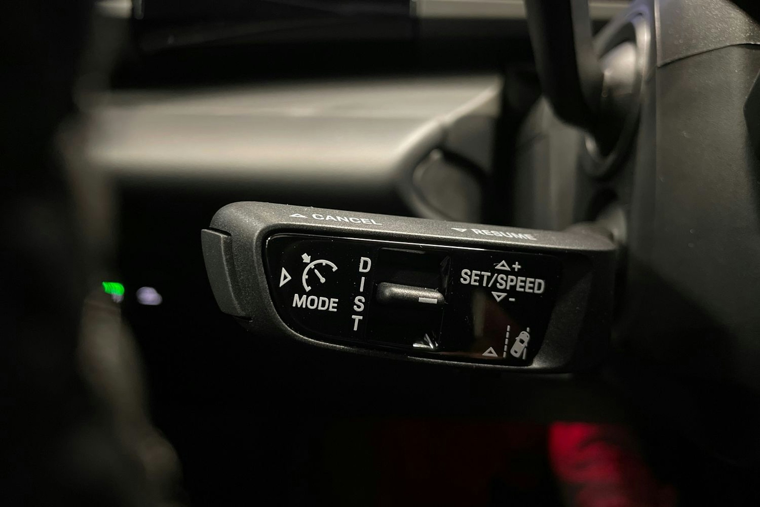 met. musta Porsche Macan 2026 kuva 17.