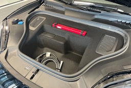 met. musta Porsche Macan 2026 kuva 19.