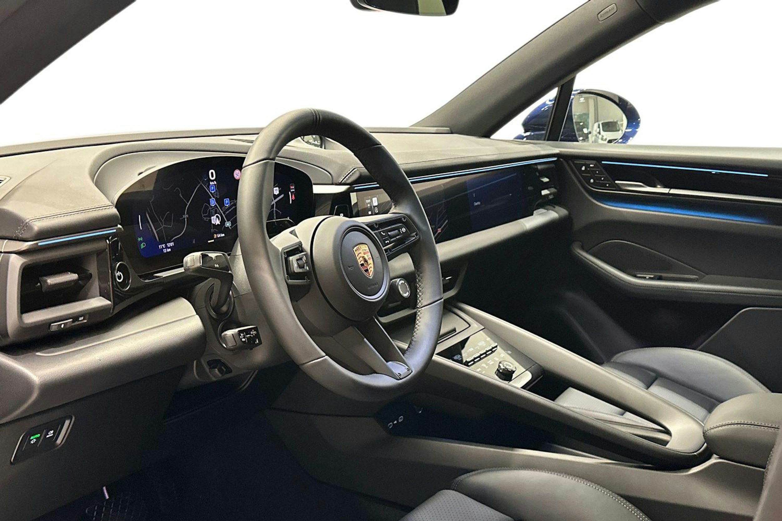 sininen Porsche Macan 2026 kuva 6.