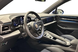 sininen Porsche Macan 2026 kuva 6.