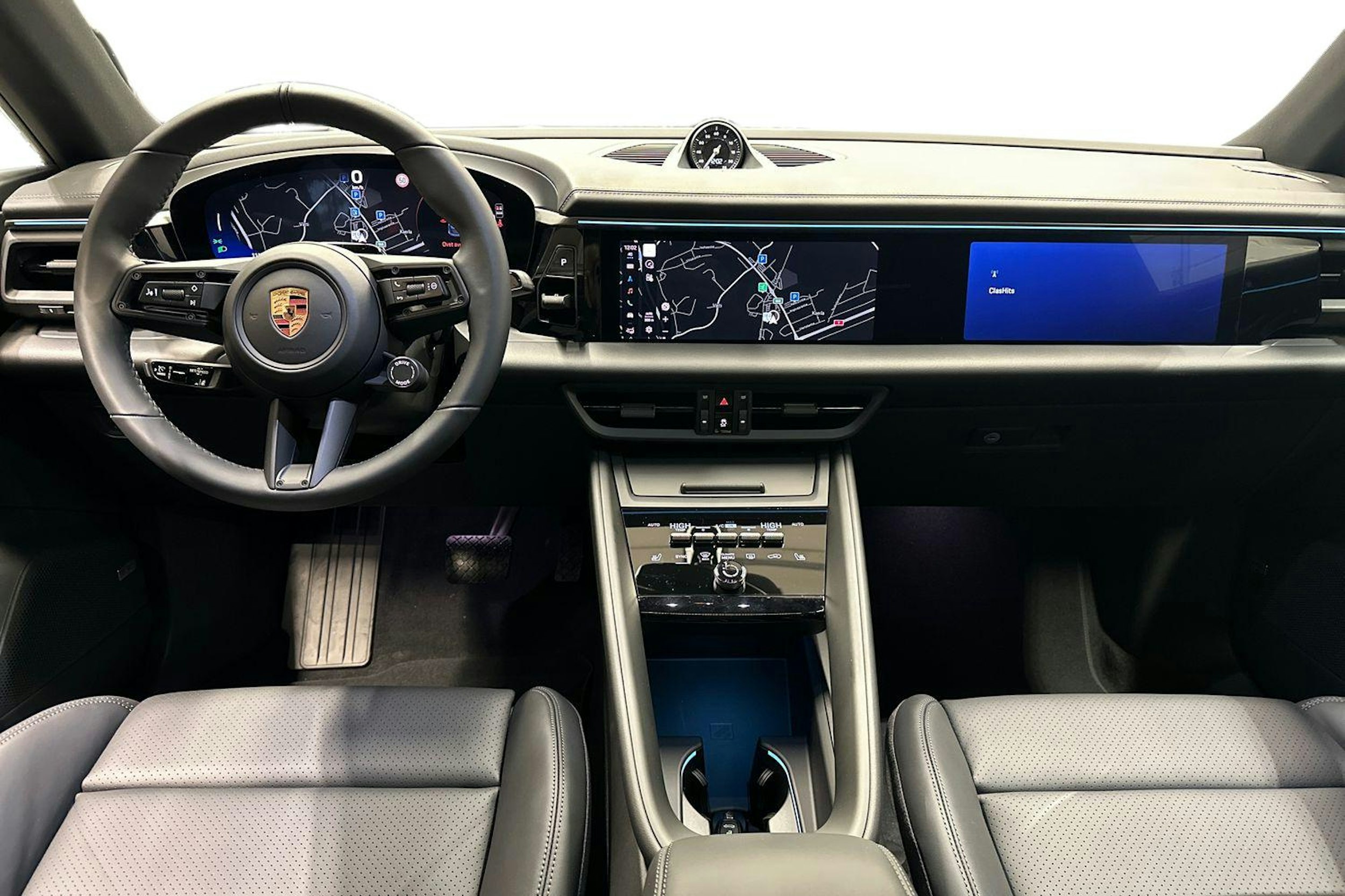 sininen Porsche Macan 2026 kuva 7.