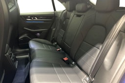 sininen Porsche Macan 2026 kuva 8.