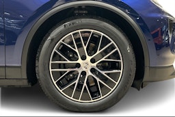 sininen Porsche Macan 2026 kuva 9.