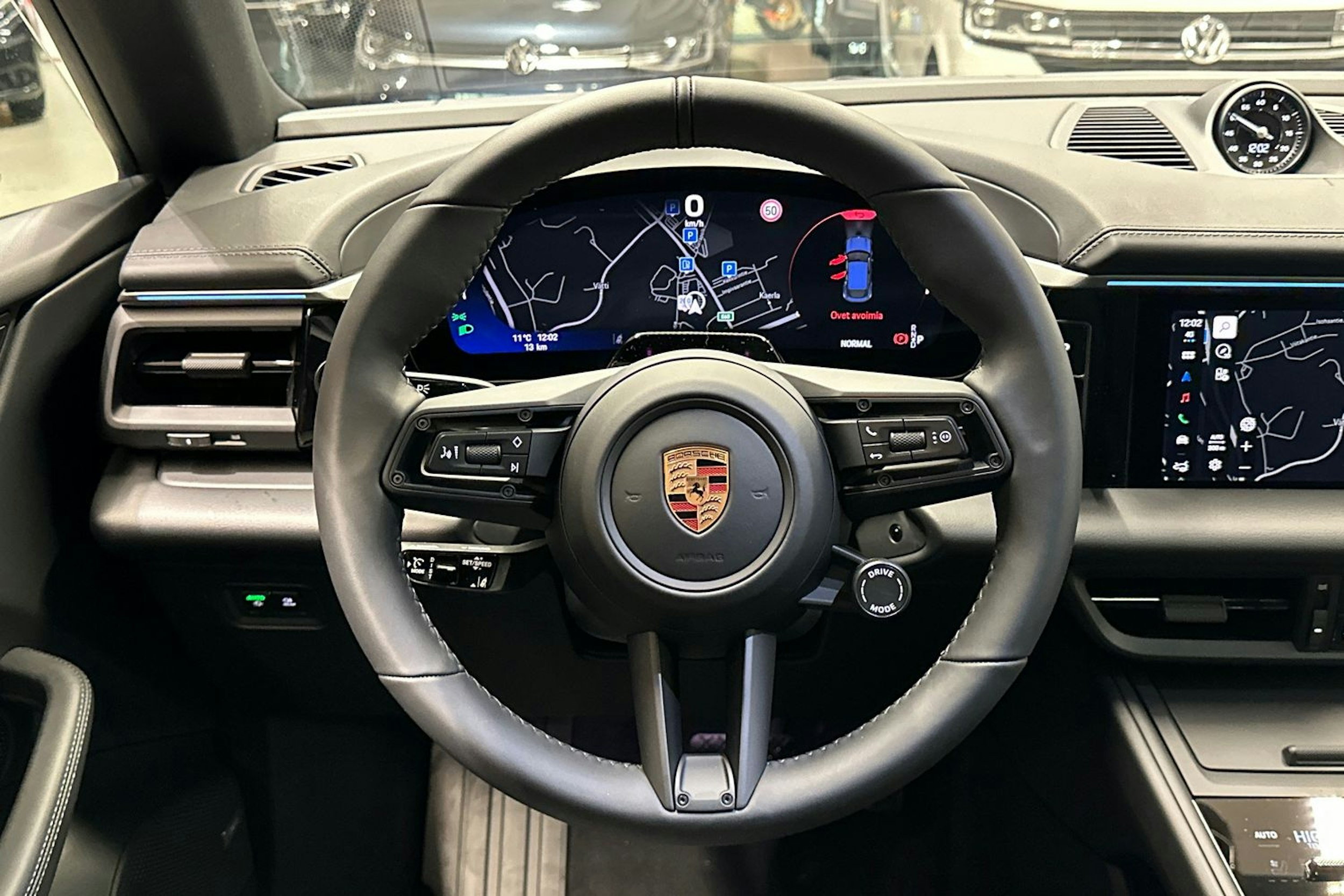 sininen Porsche Macan 2026 kuva 10.
