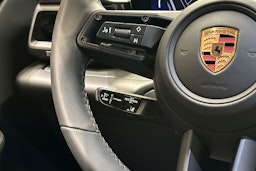 sininen Porsche Macan 2026 kuva 12.