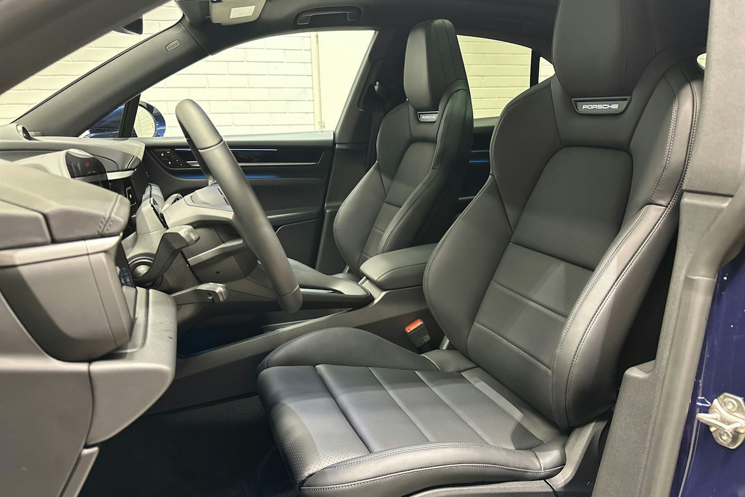 sininen Porsche Macan 2026 kuva 16.