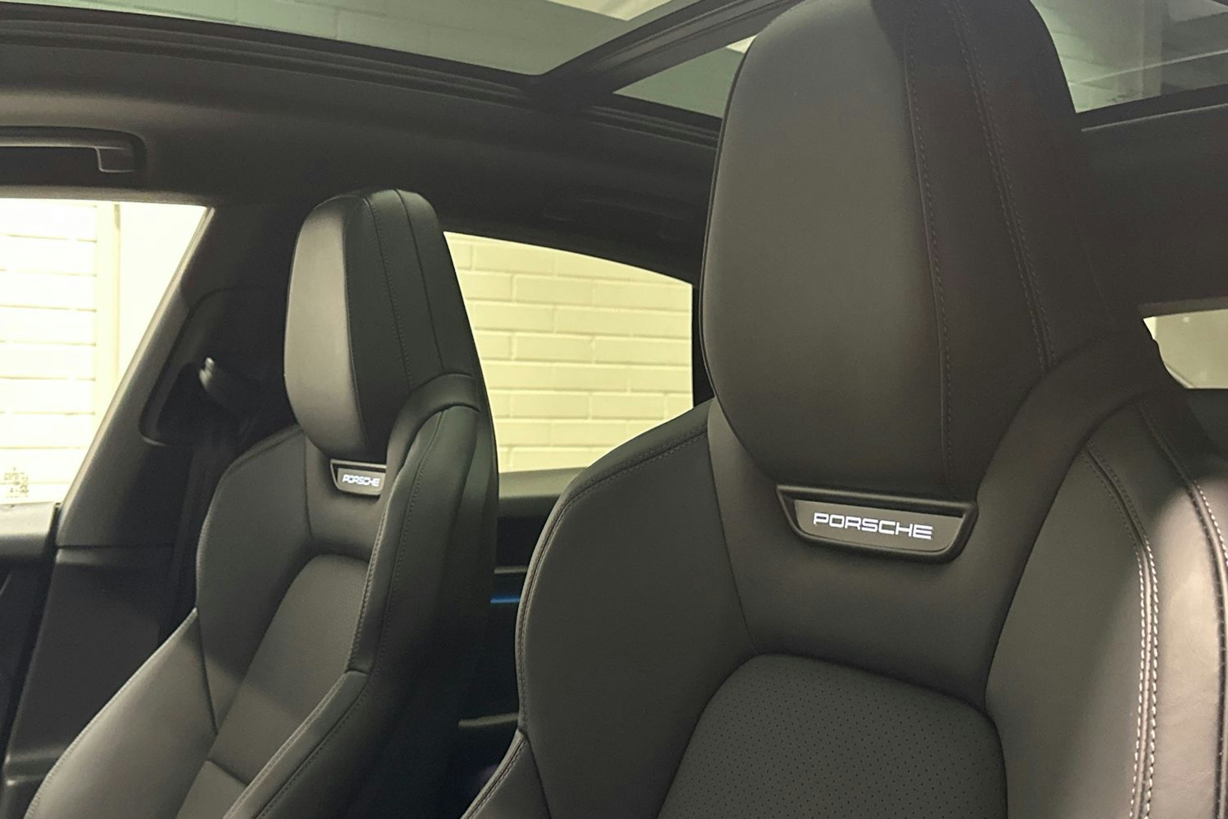 sininen Porsche Macan 2026 kuva 17.