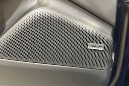 sininen Porsche Macan 2026 kuva 19.