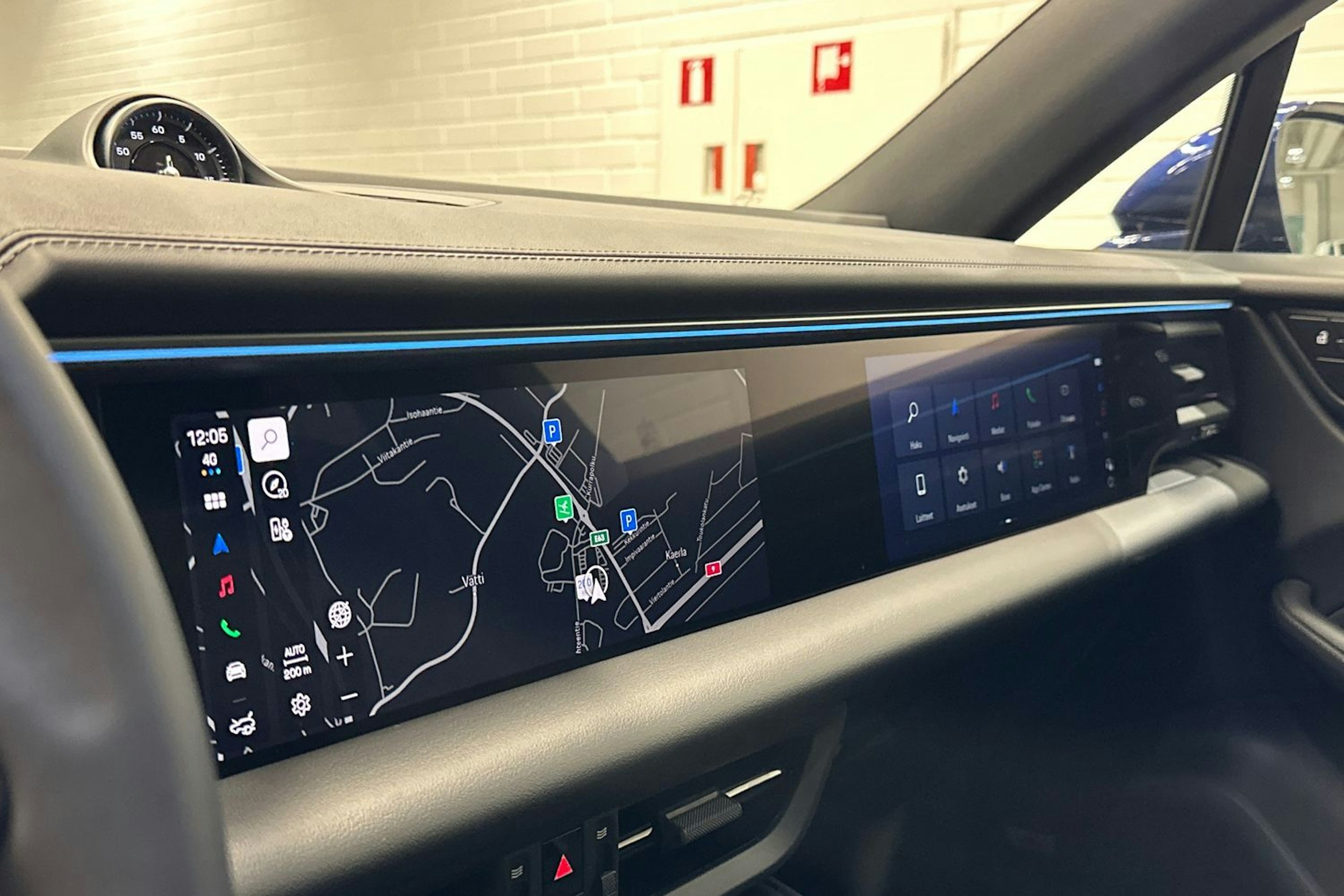 sininen Porsche Macan 2026 kuva 21.