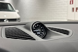 sininen Porsche Macan 2026 kuva 22.