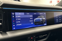 sininen Porsche Macan 2026 kuva 23.