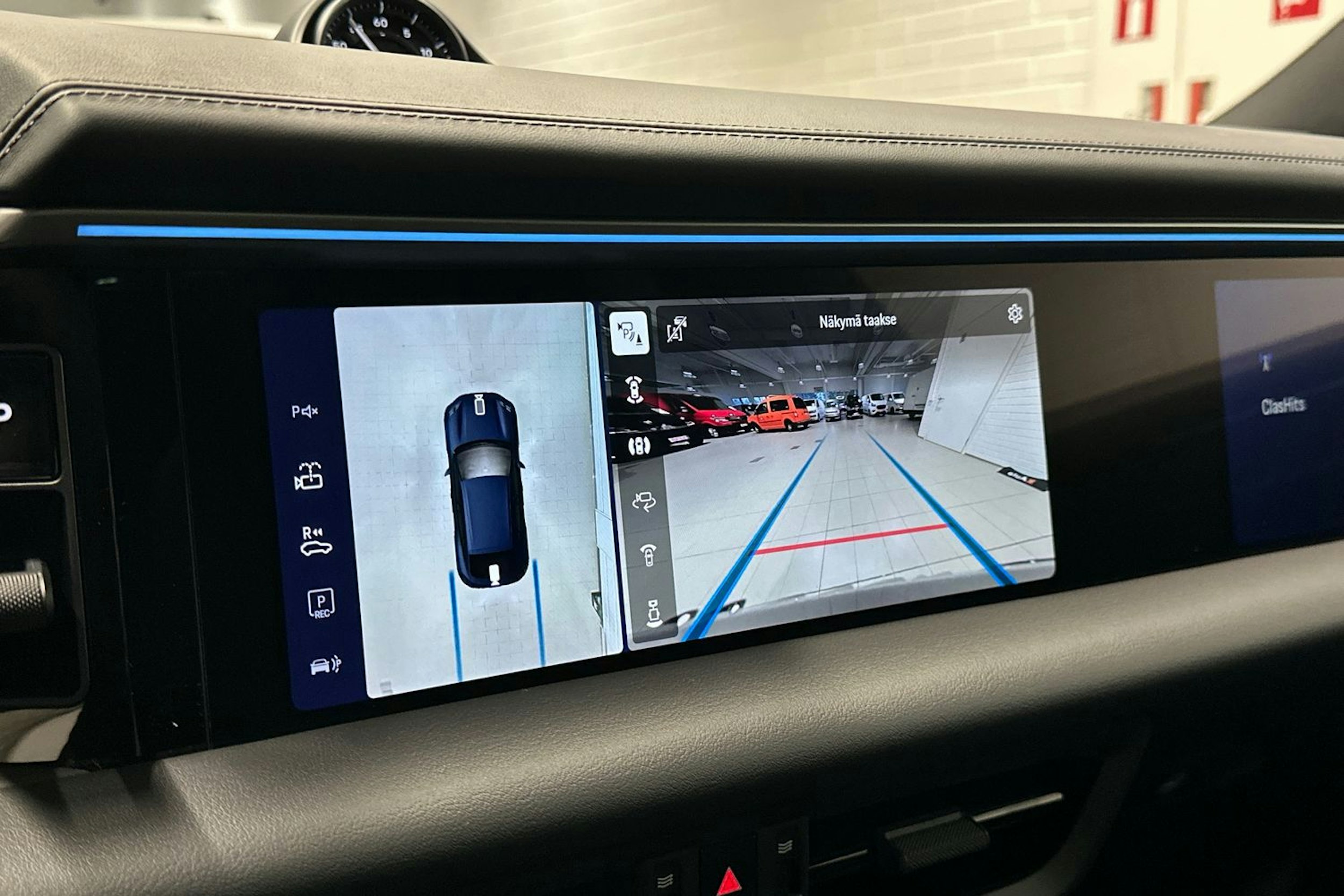 sininen Porsche Macan 2026 kuva 27.