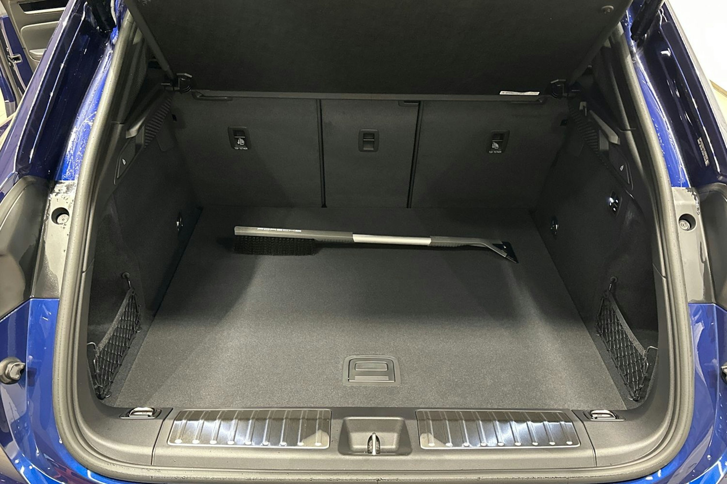 sininen Porsche Macan 2026 kuva 28.