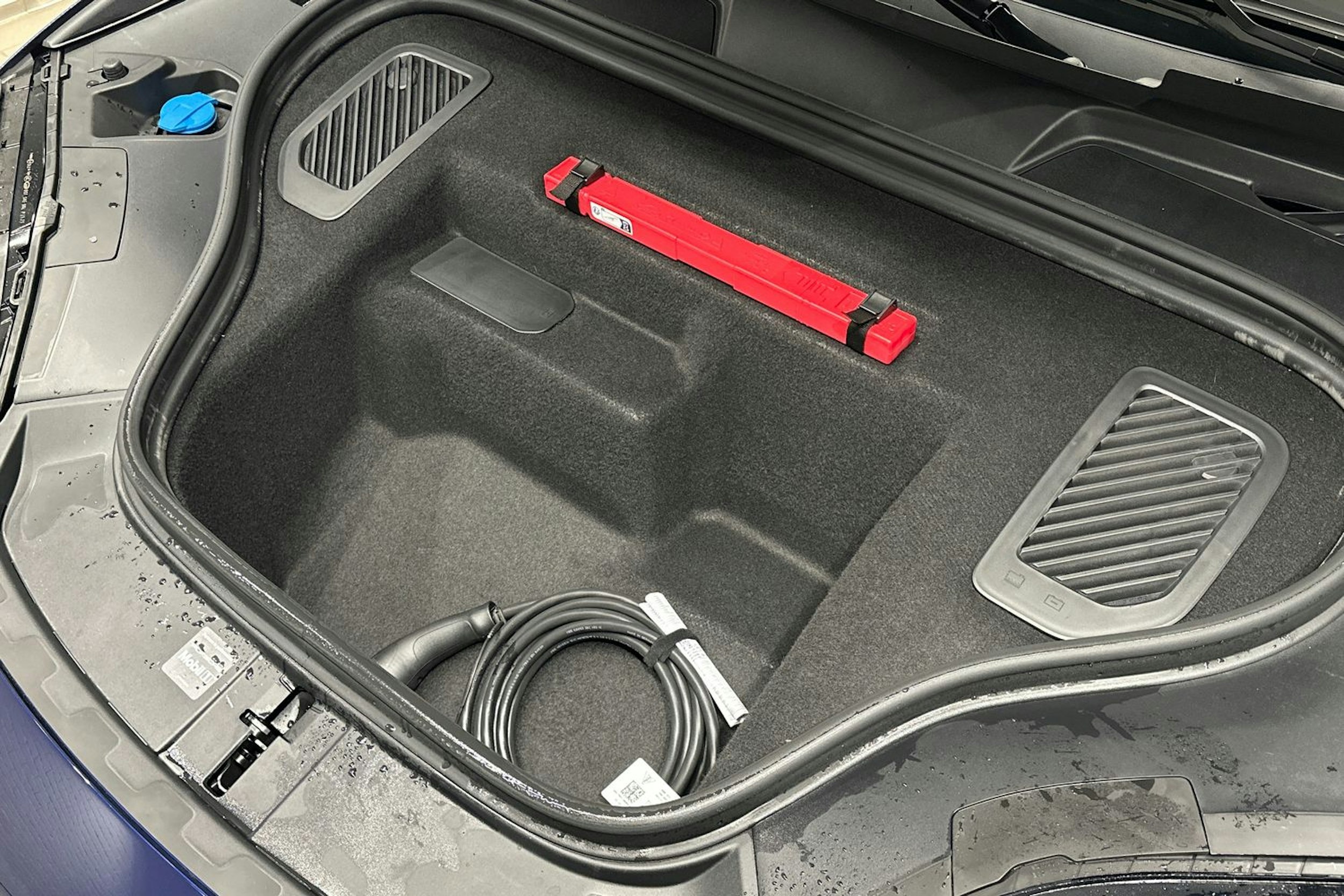 sininen Porsche Macan 2026 kuva 29.