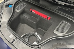 sininen Porsche Macan 2026 kuva 29.