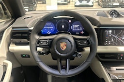 vihreä Porsche Macan 2026 kuva 10.