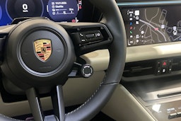 vihreä Porsche Macan 2026 kuva 11.