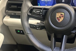 vihreä Porsche Macan 2026 kuva 12.