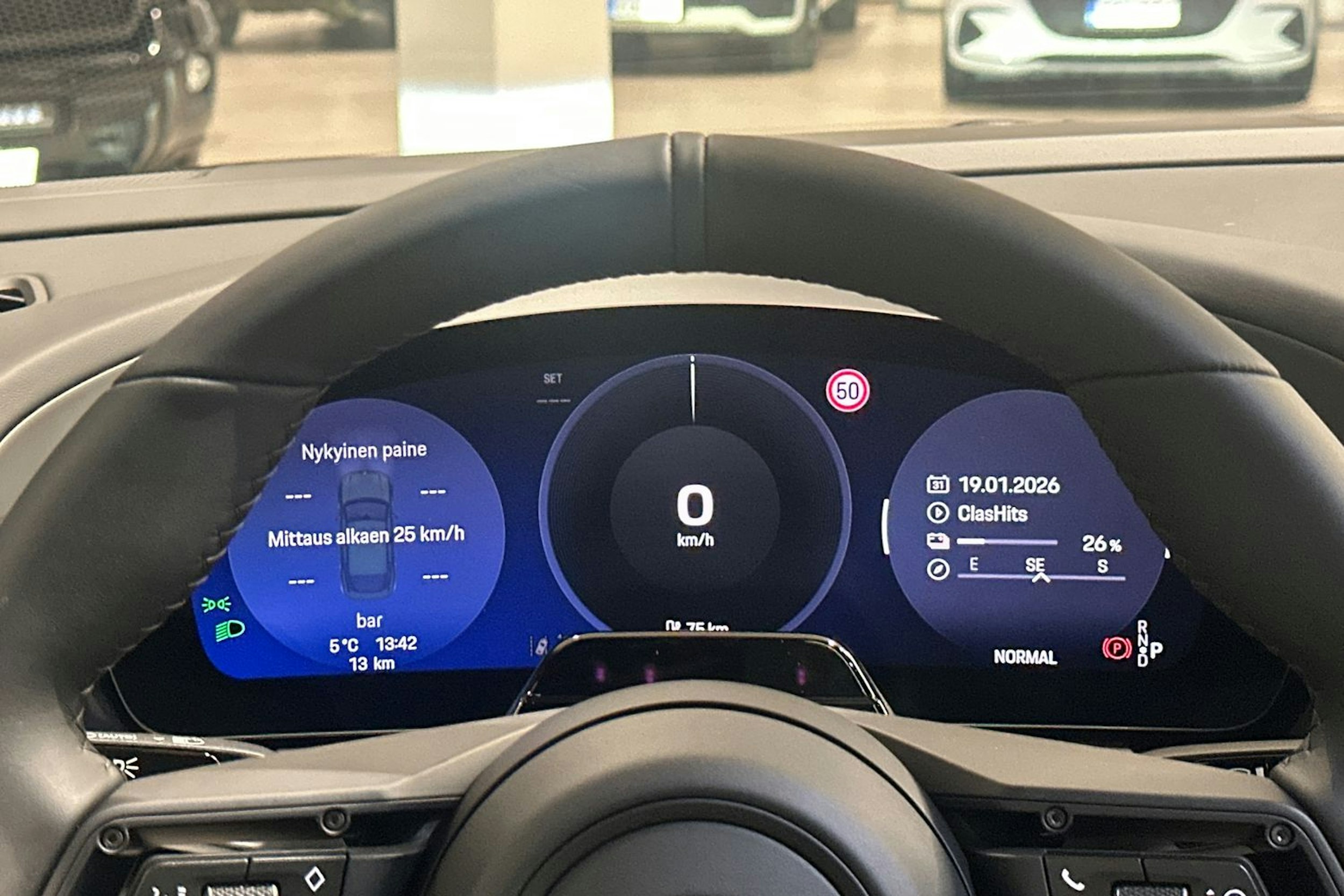 vihreä Porsche Macan 2026 kuva 13.