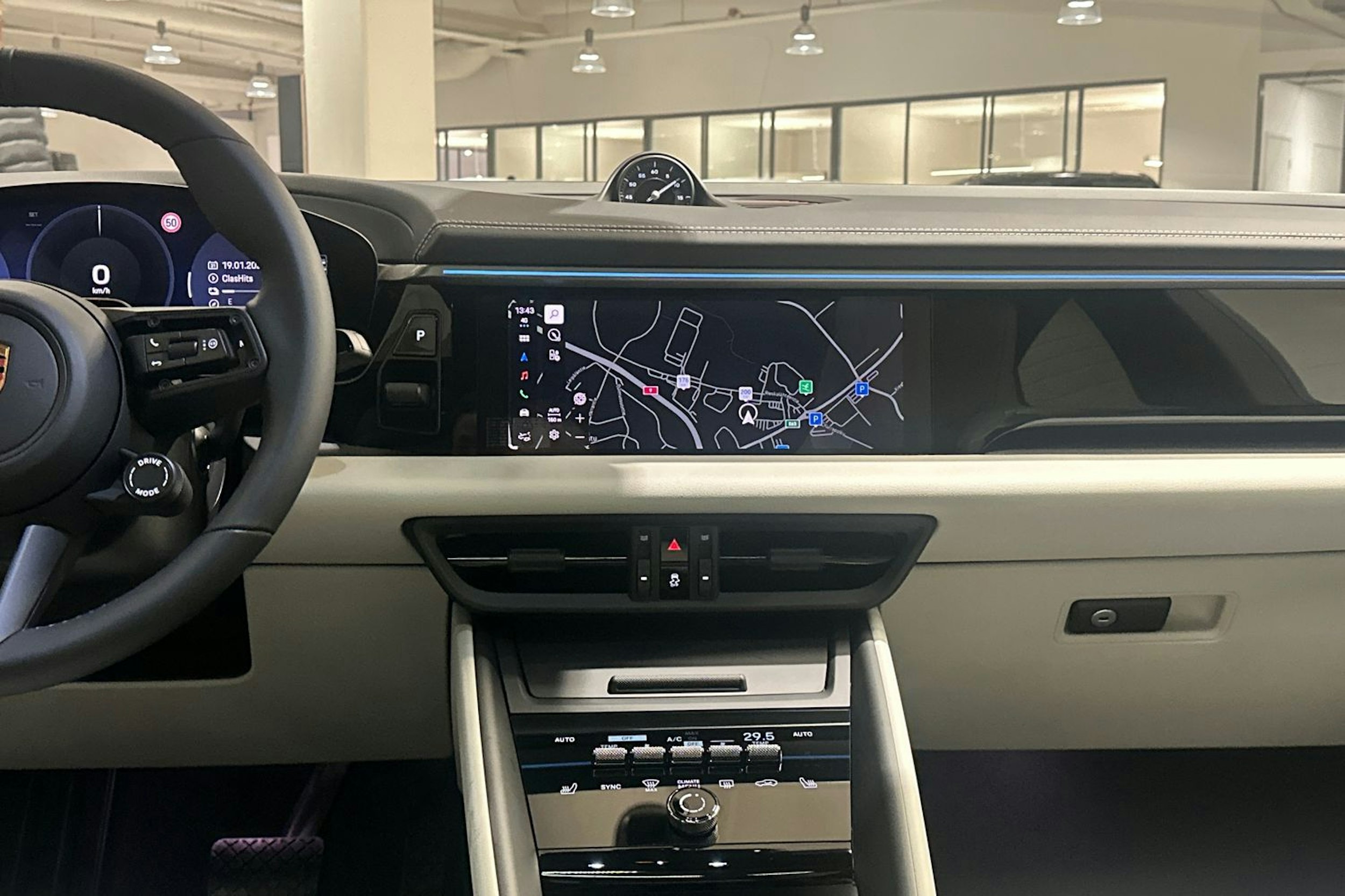 vihreä Porsche Macan 2026 kuva 14.