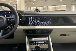 vihreä Porsche Macan 2026 kuva 14.