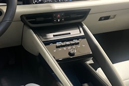 vihreä Porsche Macan 2026 kuva 15.