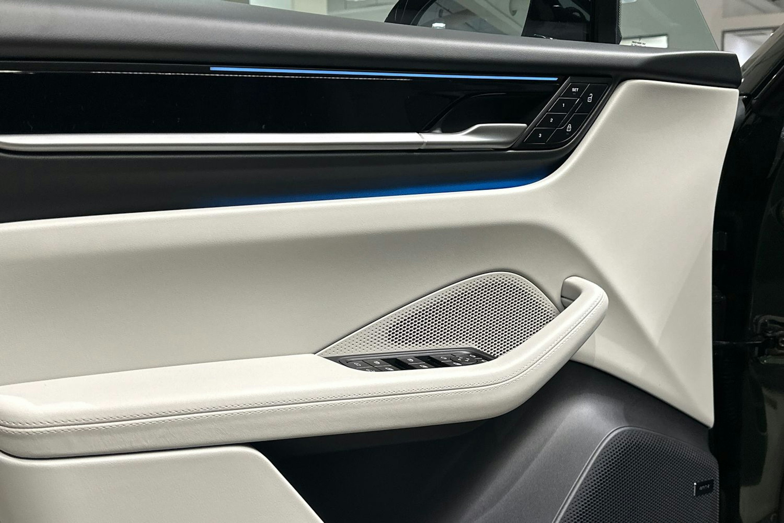 vihreä Porsche Macan 2026 kuva 18.