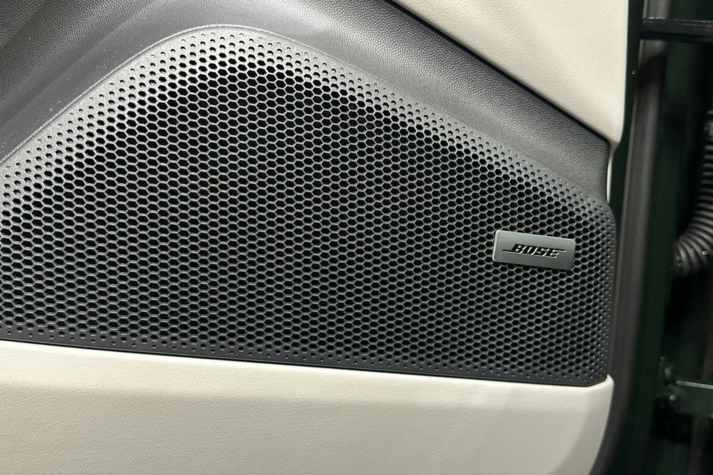 vihreä Porsche Macan 2026 kuva 19.